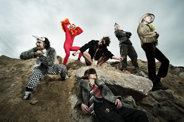 The Irrationals on erikoismiehistä koostuva joukkio.