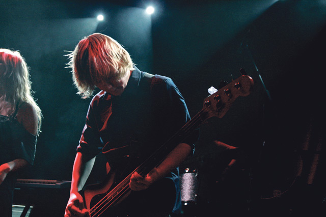 Cassie tunnustaa, että eniten musiikillisia juttuja on pöllitty Moving Mountaisilta tai Explosions In The Skylta.