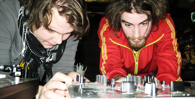 Soup ´n Soundin isännät Ville Anttila (Rampant) ja Jarkko Räikkönen (Selekta Soze) säätävät menemään.