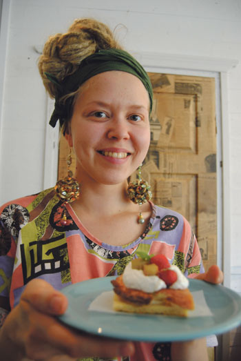 Siri Ylinen saapuu jo kahdeksaksi valmistelemaan päivän menua.