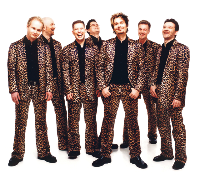 Gebardi hiipii pantteriasuissaan viihdyttämään turkulaisia. (Kuva: Gebardi)