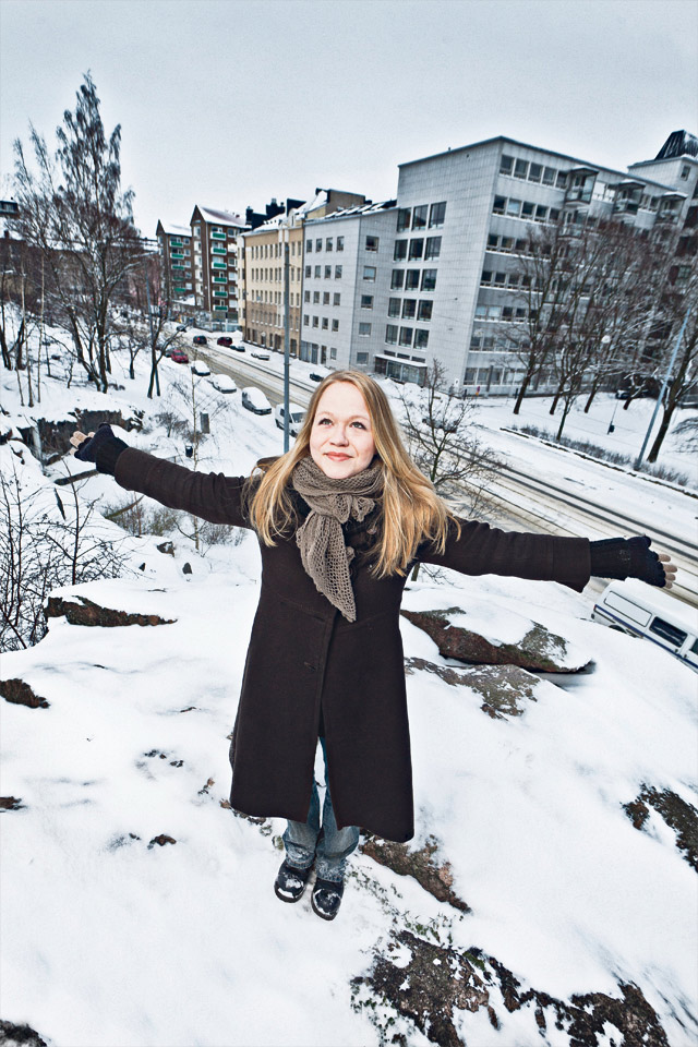 Anu Silfverberg myös kuvattiin kotikulmillaan, Kalliossa, jossa hänen kolumninsa syntyvät.