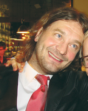 Kim Heiniö iskee Lintsille.