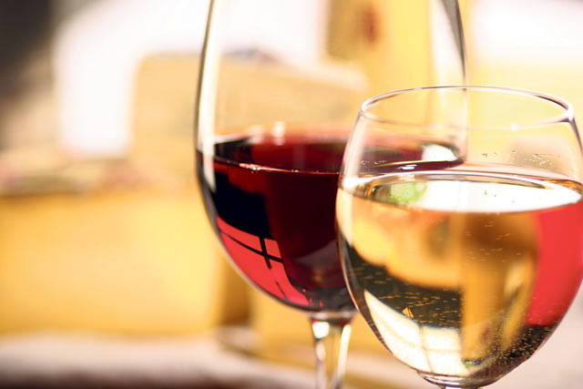 Saman katon alta saa viiniä ja kauneushoitoa.