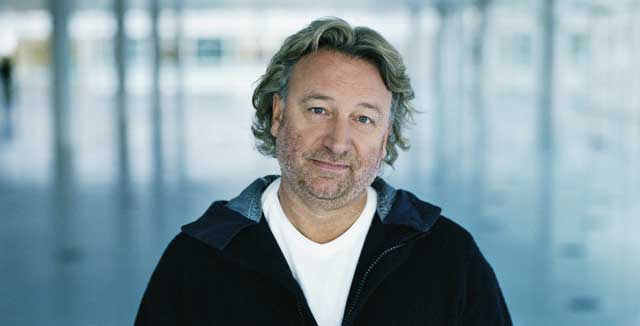 Hookin bändissä soittaa myös Hookin oma poika.