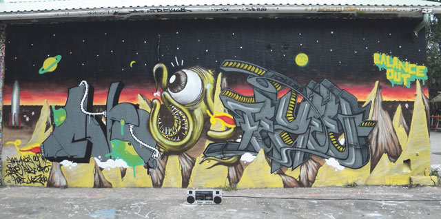 Tätäkään kuvaa ei taida enää olla olemassa: Kupittaan graffitiseinällä vanhat kuvat peitetään nopeasti.