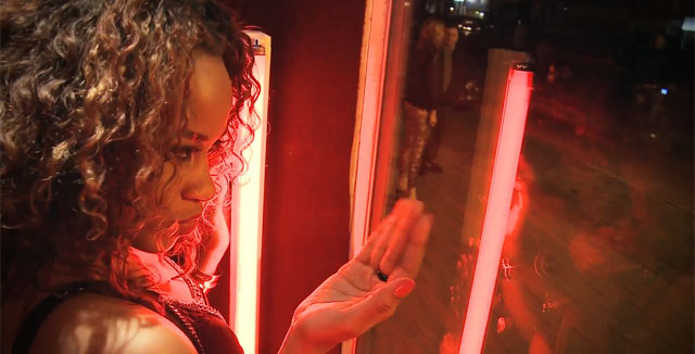 Osa prostituoiduista nauttii työstään. Osalle se on puolestaan keino rahoittaa kaukana asuvan perheen elämää.