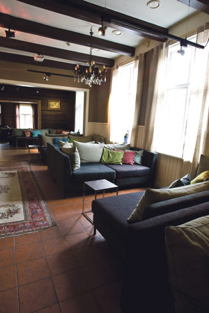 Dj viihdyttää Valborgin asiakkaita joka perjantai ja lauantai aina aamuyöhön asti.