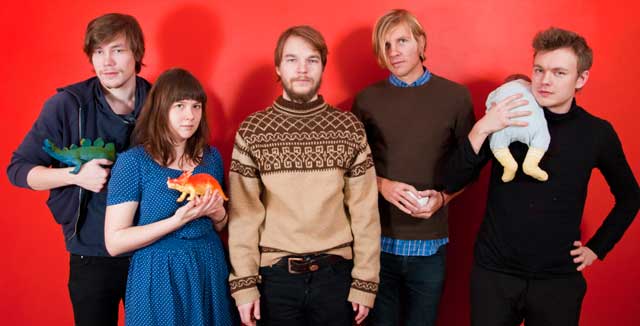 Bändi, dinot ja jälkikasvu.