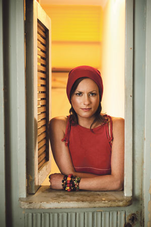 Hanna Yli-Tepsan eli Rauhatädin syksyllä ilmestyvä levy tulee käsittelemään "yhteiskunnallisia ongelmia henkilökohtaisten kokemusten kautta".