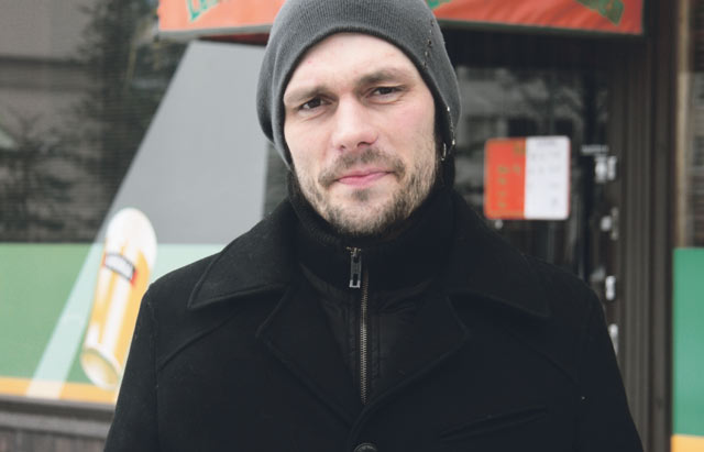 ”Tein netissä testin. Sen mukaan henkinen ikäni on 16 vuotta”, JP Leppäluoto kertoo.