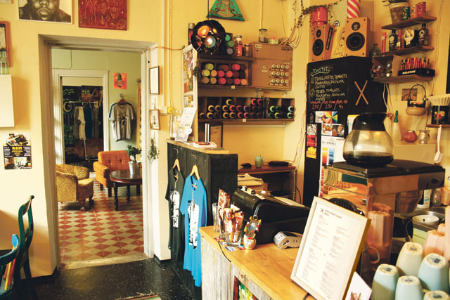 Saisiko olla skeittilauta, vinyylilevy, livemusiikkia tai kahvikupponen? RCM Katupuodista saat näitä kaikkia.