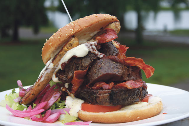 Kerubin suurin burgeri. (Kuva: Kerubi / Petri Varis)