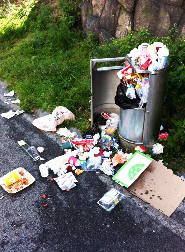 Alueen laitamilla kierrätys ei toiminut täydellisesti.