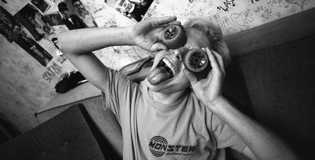 Skeittaus saattoi johtaa vankilaan 80-luvun Itä-Saksassa. Kuva elokuvasta This Ain't California.