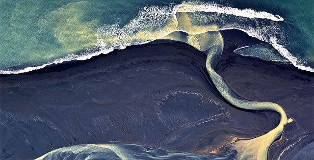 Se ei ole maalaus. Katso koko kuva alta!