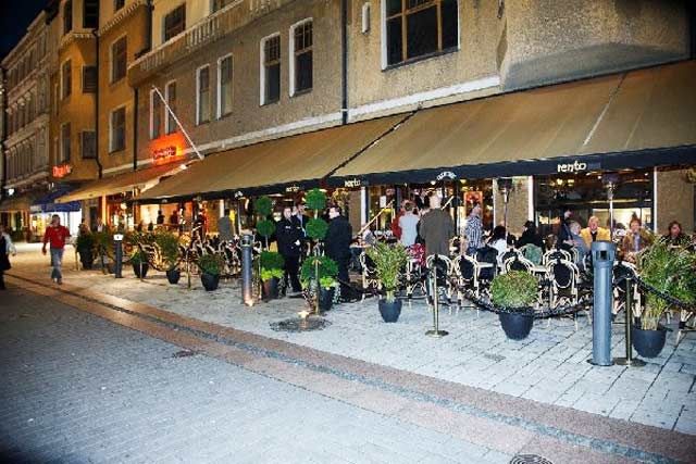 Rento Barissa voi nauttia kävelykadun vilinästä. Kuva: Mika Ohto.