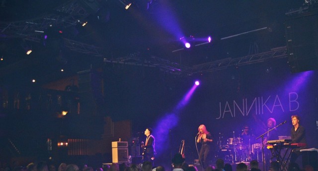 Jannika B herkisti yleisön iskelmäfestivaaleilla.
