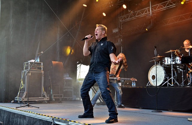 32 vuotta keikkailua takana. Lavajännitystä ei enää ole mutta yleisölle annetaan kaikki.