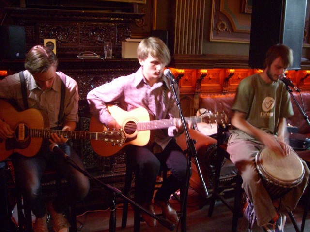 TelmuKaffet Bar Brysselissä 11.7. Esiintymässä Alec Danger.