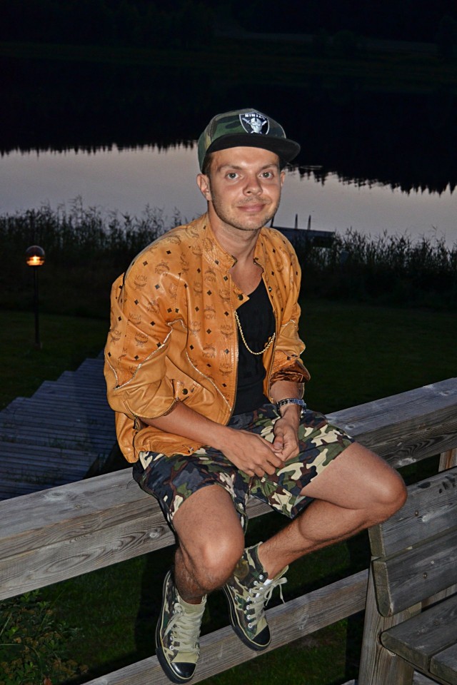 Uniikki Himoksen kauniissa kesäyössä.