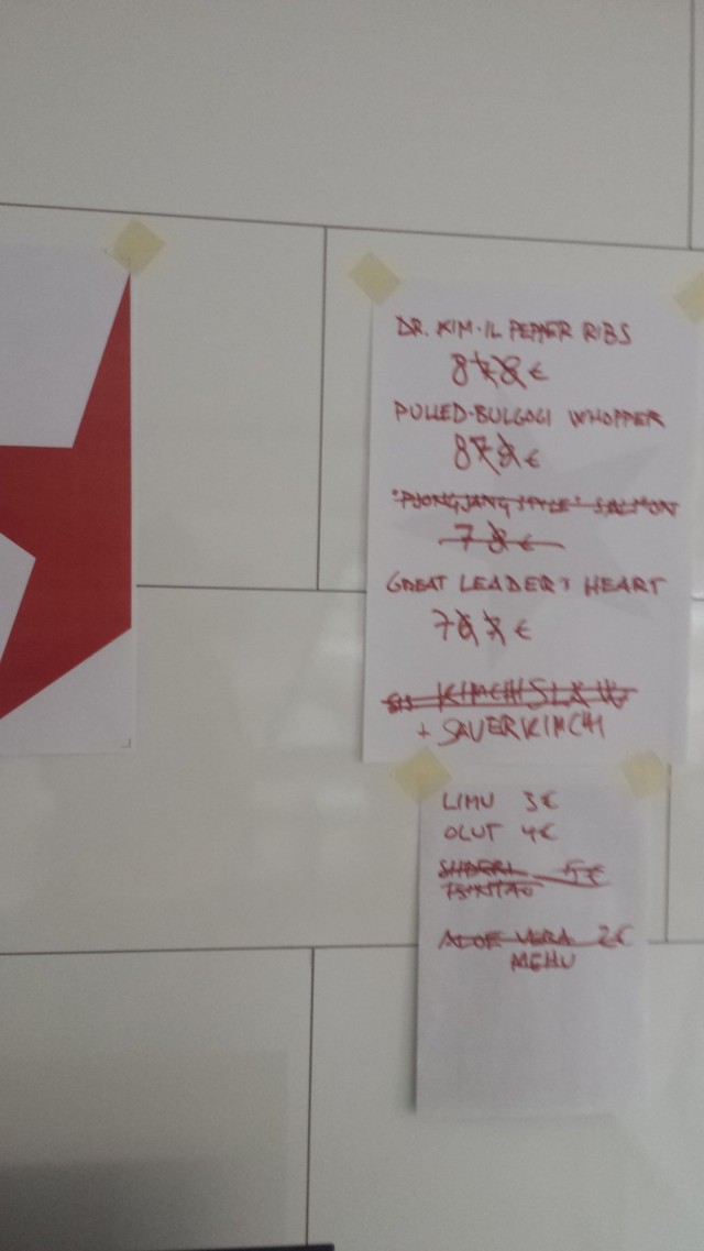 Ravintolapäivänä vieraita kävi arviolta 300-500. Kaikki herkut myytiin loppuun.