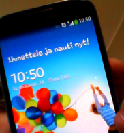 Ihmettele ja nauti nyt - taustakuva muistuttaa minua siitä, että elämä on nyt ja tässä. Ympärillämme. Pysähdy. Katso ympärillesi. Ihmettele ja nauti nyt!