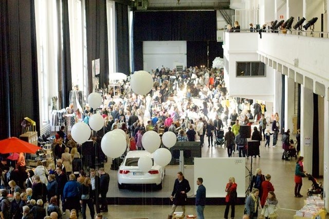 Design market vetää Kaapelitehtaalle reilusti jengiä.