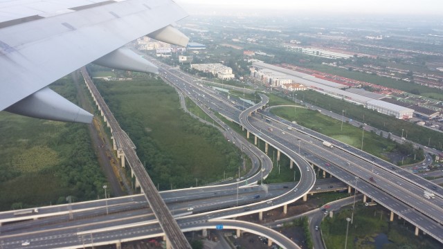 Lentokoneessa Bangkokin yllä.