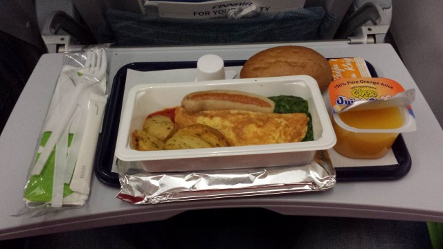 Aamupala koneessa. Mitä tuo virheä mönjä on?  kysyi vieruskaverini