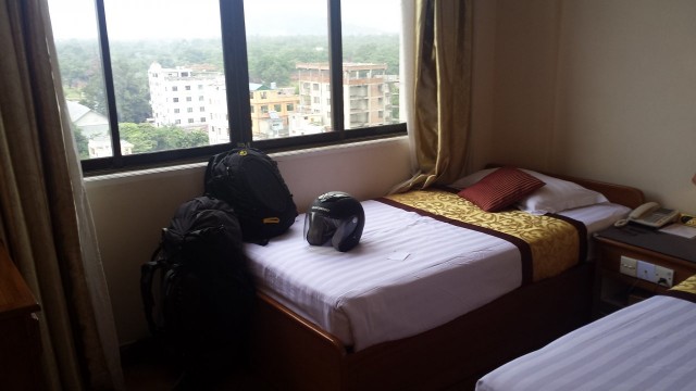 Kaikilla burmalaisilla ei olisi varaantällaiseen luksushotelliin. Ihanaa olla rikkaassa kuplassa kehittyvän maan sisällä.