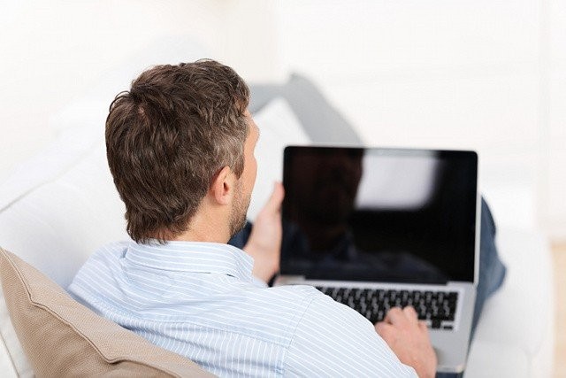 Ashley Madison avattiin Suomessa vuonna 2012. Kuvan henkilö ei liity tapaukseen.