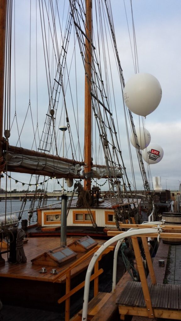 Ihan tavallisten ihmisten omistama purjevene. Yrittäjyys tarjoaa mahdollisuuden tällaisen hankkimiseen.