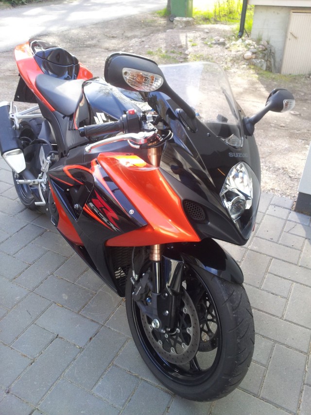 Toiset tykkää nopeista moottoripyöristä. Ostin, nautin ja myin voitolla. Tavallisen ihmisen yrittäjäelämää.