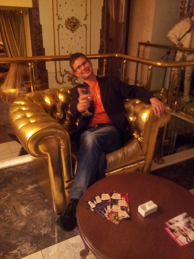 Hyvä ruoka, seura, sosiaaliset suhteet ja verkostoituminen on parasta pikkujouluajassa.