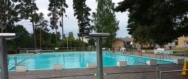 Talvella ei voi käydä maauimalassa uimassa, mutta käyn sisällä. Miten sinä pidät huolta fyysisestä kunnostasi? Muista pitää itsesi kunnossa myös pikkujouluaikana.