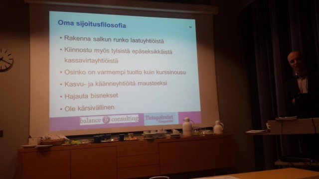 Kauppalehden /  Balance Consultingin pääanalyytikko Henri Elo paljasti sijoitusfilosofiansa Nuorkauppakamarin tilaisuudessa