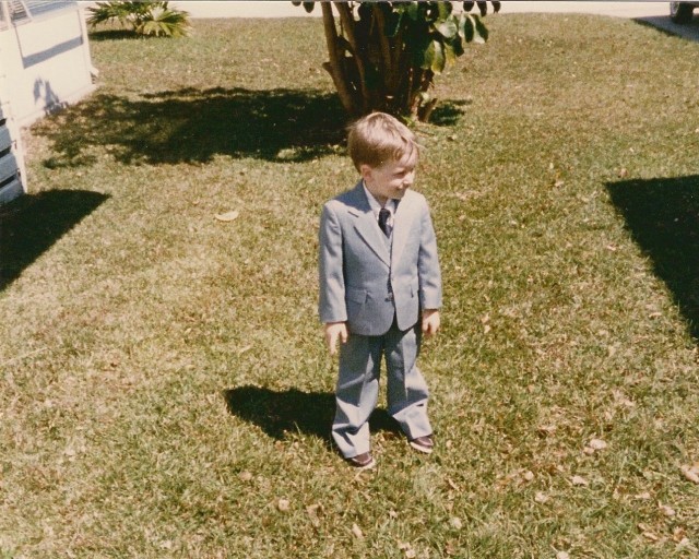 Supermenestyvät ihmiset näyttävät että osaavat pukeutua. Mieluiten kalliita brändejä.