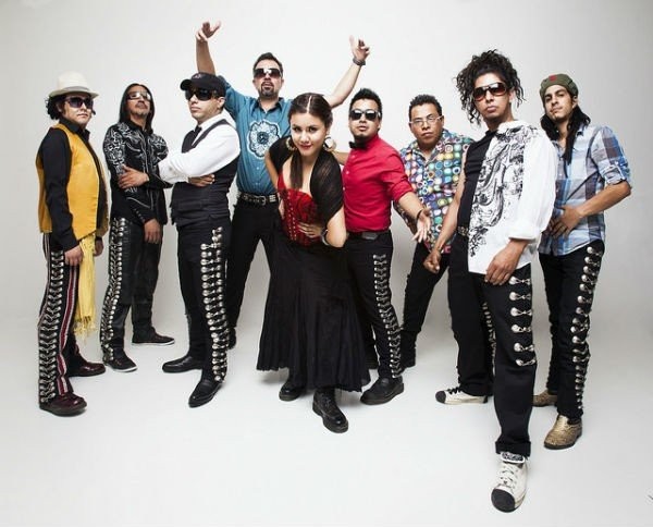 Los de Abajoa kuullaan Maailma kylässä -festivaalilla