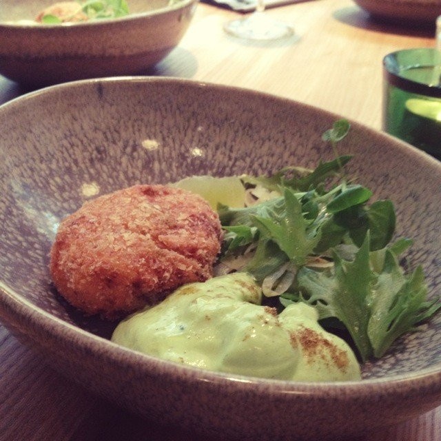 Gastrobar Emon festarialkupala on herkullinen rapukakku fenkolilla.