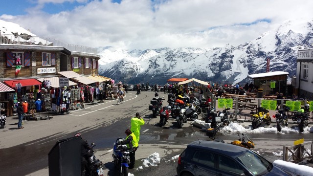 Stelvion huipulla oli alppitunnelmaa.