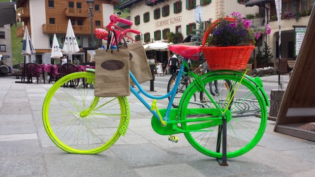 Italian Livignon keskustassa on värikäs kävelykatu.