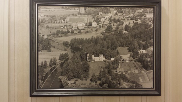 Karhulan hovi ilmakuvassa. Hulppee omakotitalo.