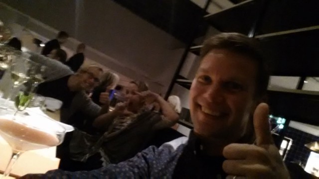 Vähän piti välillä ottaa #safka#selfie. Taustalla Harri ja Hanna.