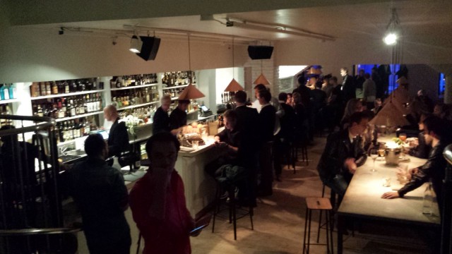 Pastorissa on Cocktail -baari, josta saa erinomaisia drinkkejä, viinejä ja alkoholittomia drinkkejä.