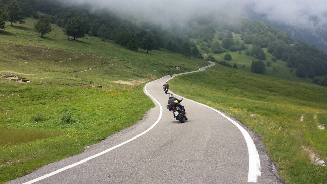 Yksi mun tän vuoden haaveista oli lähteä moottoripyoralla alpeille.