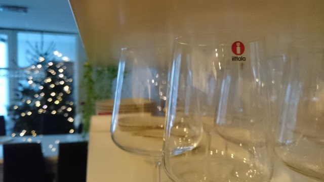 Kuuluuko Iittalan astioista ottaa se punainen I tarra pois?