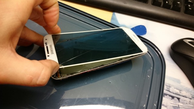 Nyt kun olet saanut lasin irti, huomaat, että olet kaivanut sittenkin liian isolla voimalla, liian vähällä lämmöllä ja liian syvältä.