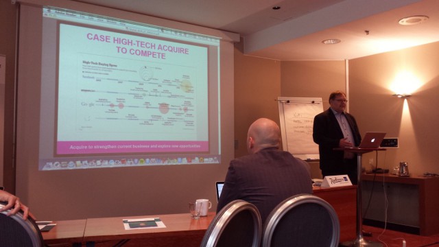 Oppimista tapahtuu lukemalla, keskustelemalla, kuuntelemalla, näkemällä, matkimalla. Tässä kuva Media alan Big Data seminaarista, jossa pohdimme, miten mediatalot voivat luoda ja toteuttaa big-data strategiaansa.