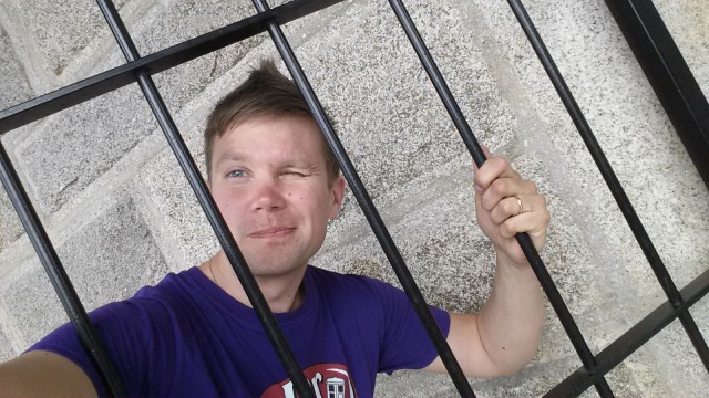 Olet sitä mitä syöt. Olet sitä mitä ajattelet. Voit olla vain niin hyvä kuin itse itsestäsi uskot. Älä vangitse itseäsi nykyisyyteen. Jos sulla on helvetti takana, sun ei tartte rakentaa samanlaista eteesi. Rakenna oma elämäsi. Sun elämä. Sä päätät.